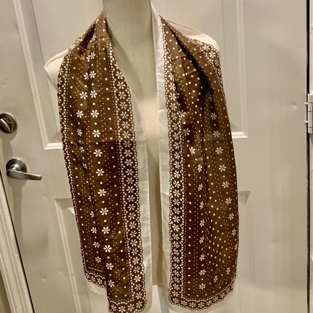 ❤️SOLD❤️Isaac Mizrahi Brown & White Silk Scarf